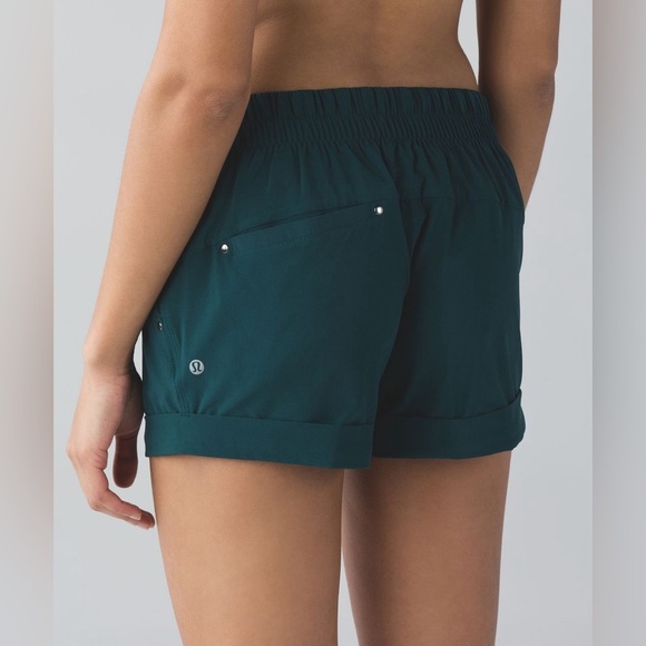 Lululemon spring break away shorts size 4 deep green - Picture 2 of 8
